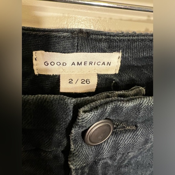 Good American Black Side Slit Straight Jeans - Picture 5 of 7